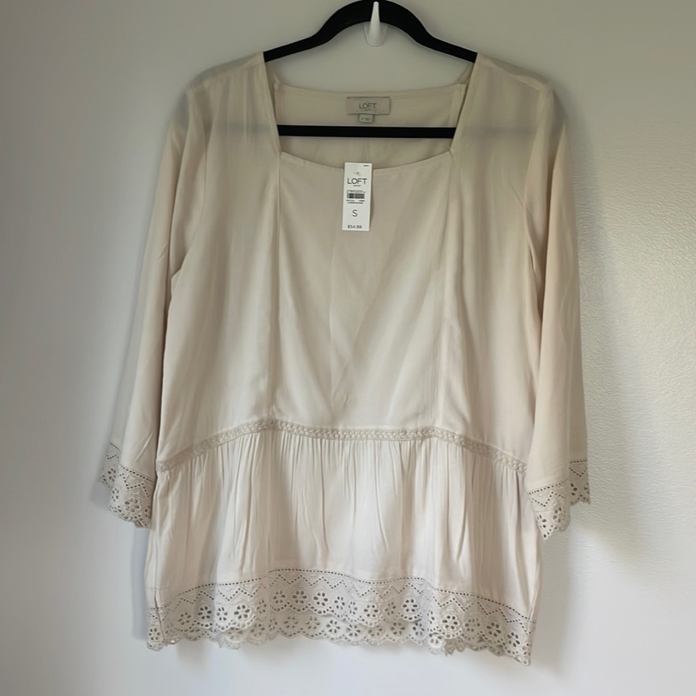 Loft outlet square neck 💯 rayon cream top with eyelet sleeves NWT size S